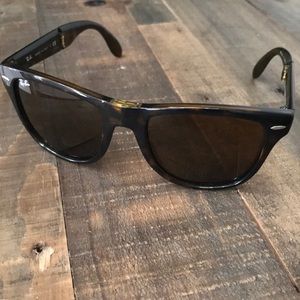 🌟24 hour price drop🌟NEW Ray Ban Folding Wayfarer